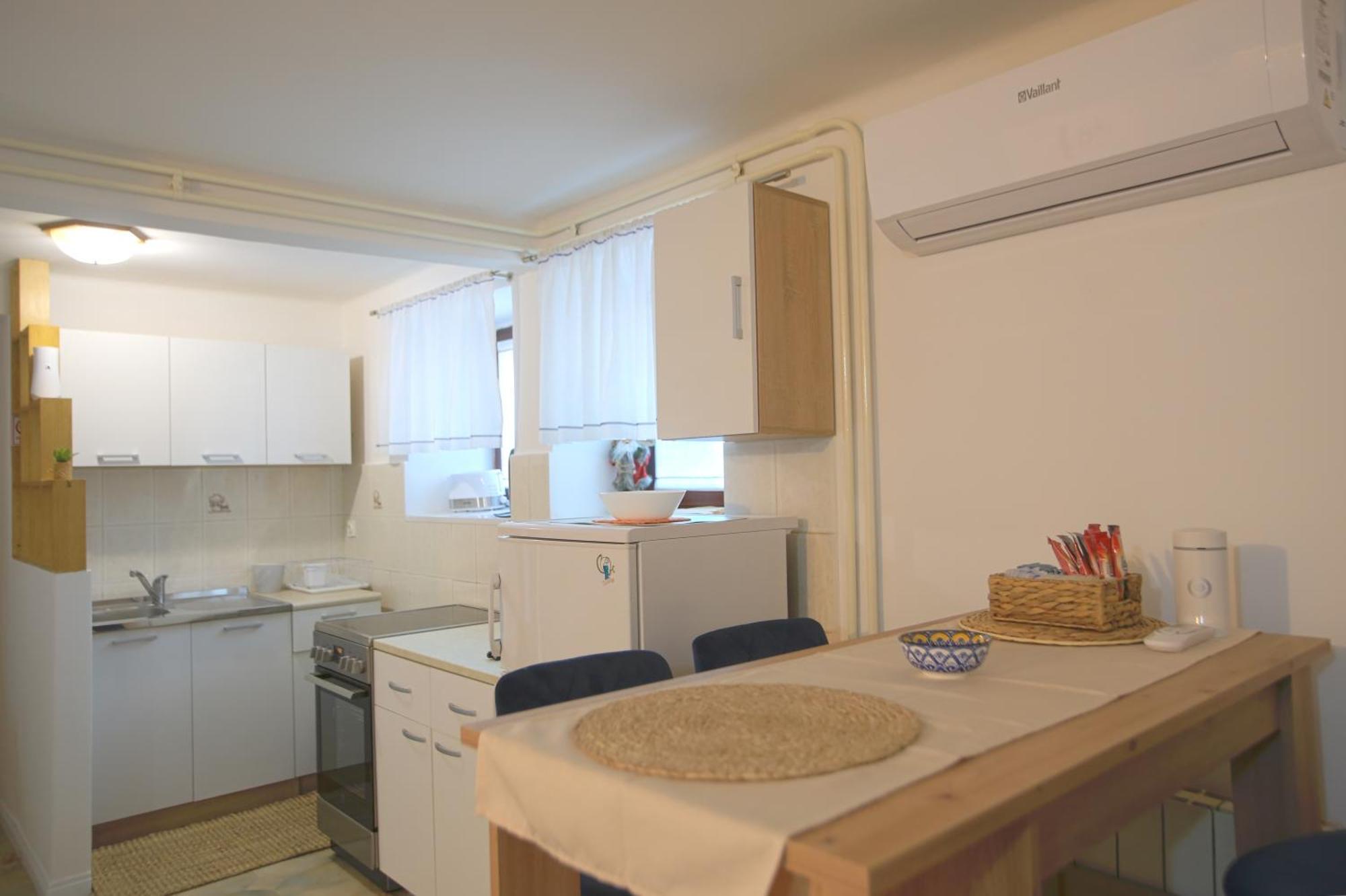 Bamboo Oasis Apartment With Terrace In The Garden And Free Parking, 리예카 외부 사진