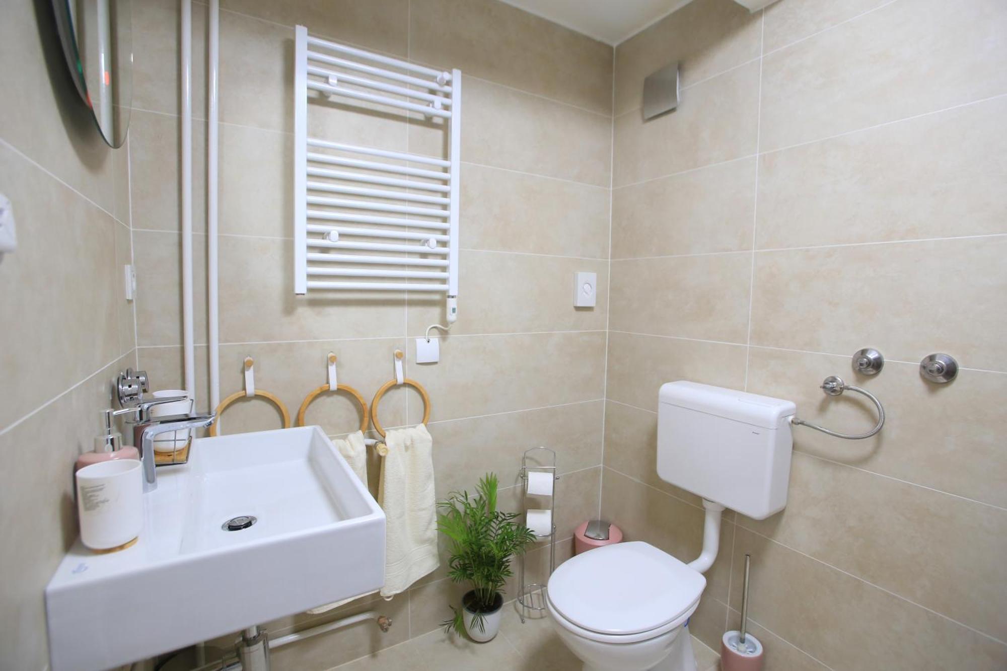 Bamboo Oasis Apartment With Terrace In The Garden And Free Parking, 리예카 외부 사진